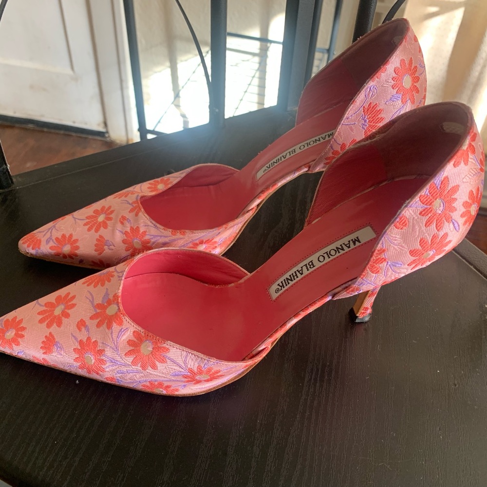 Manolo Blahnik's Pink Brocade Flower Pumps